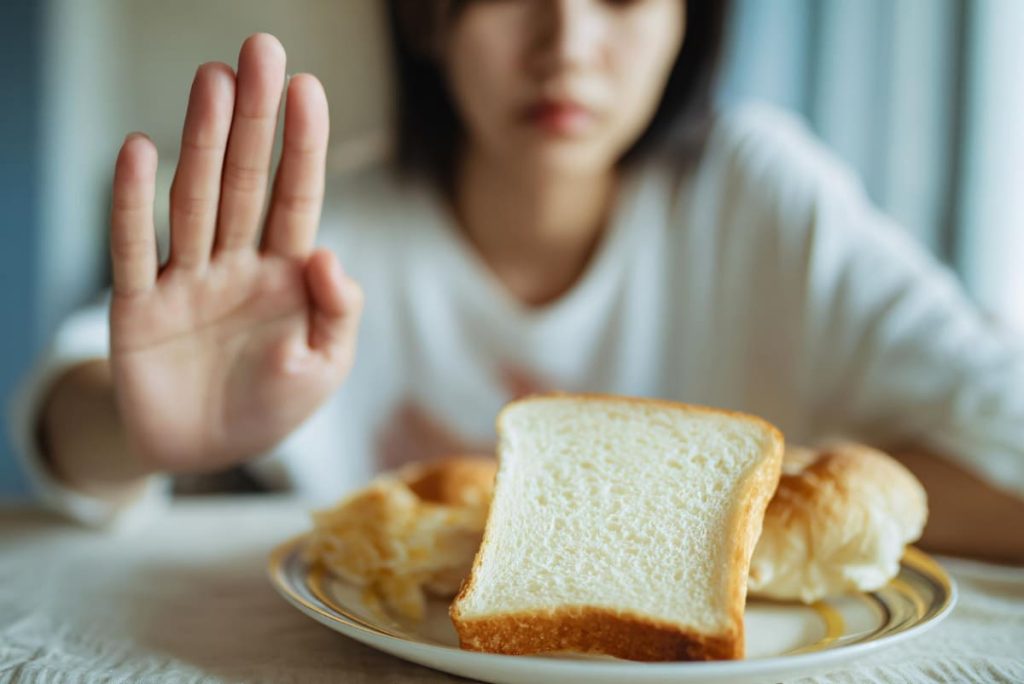 Mujer que necesita hacer un test de intolerancia alimentaria